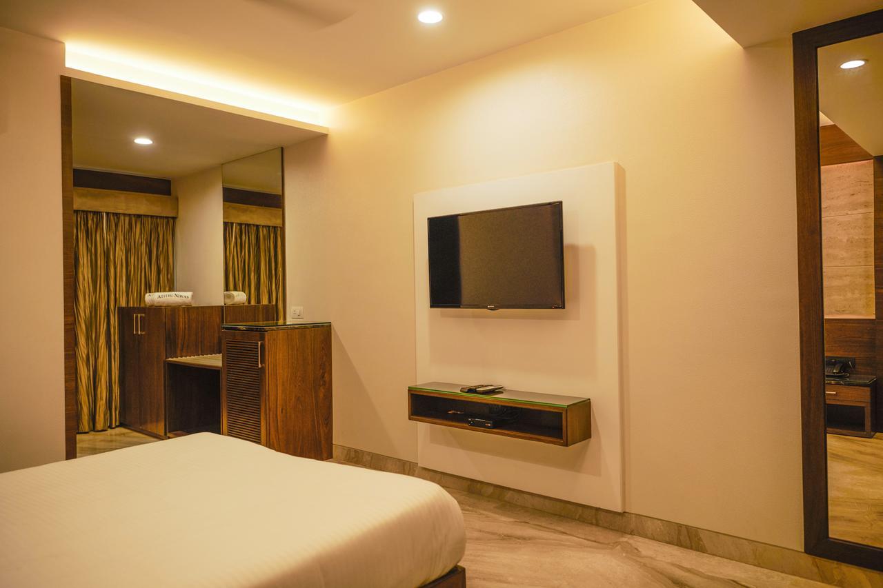 The Atithi Niwas Hotel Indore Exterior photo