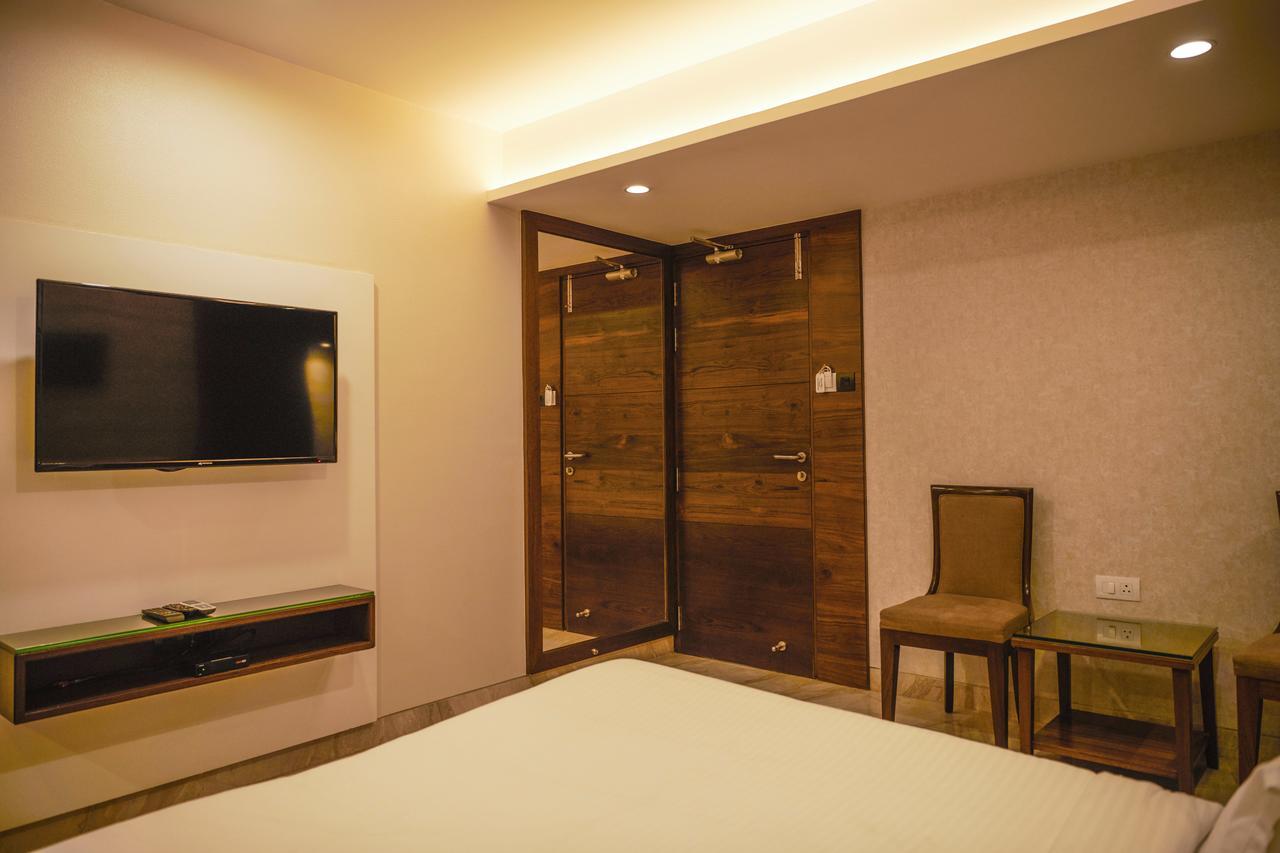 The Atithi Niwas Hotel Indore Exterior photo