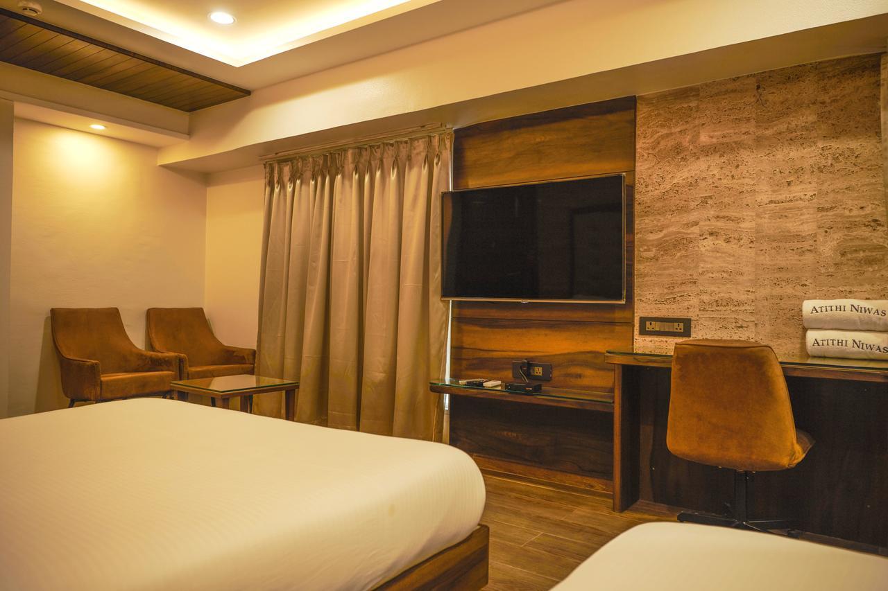 The Atithi Niwas Hotel Indore Exterior photo