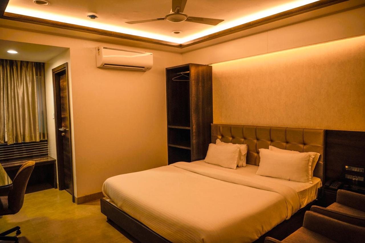 The Atithi Niwas Hotel Indore Exterior photo