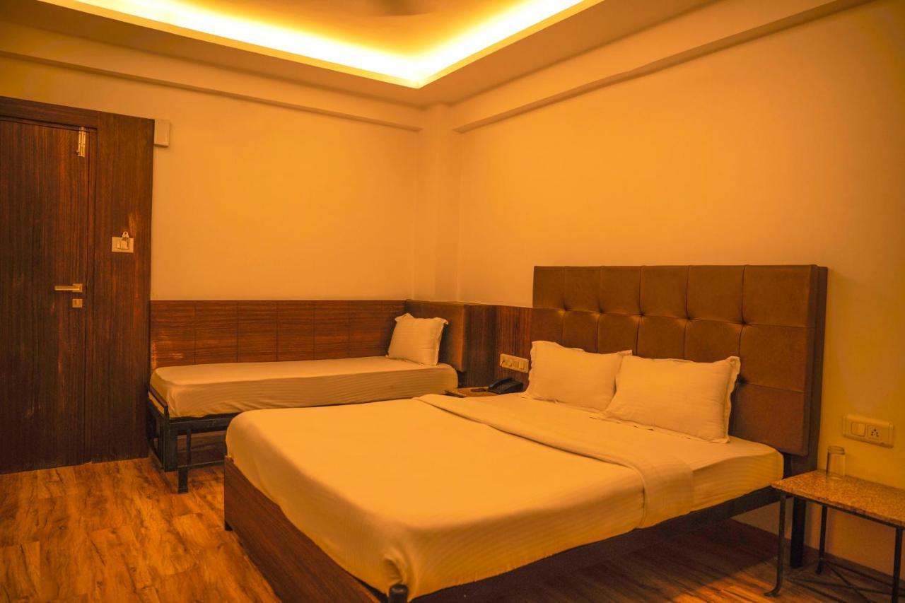 The Atithi Niwas Hotel Indore Exterior photo